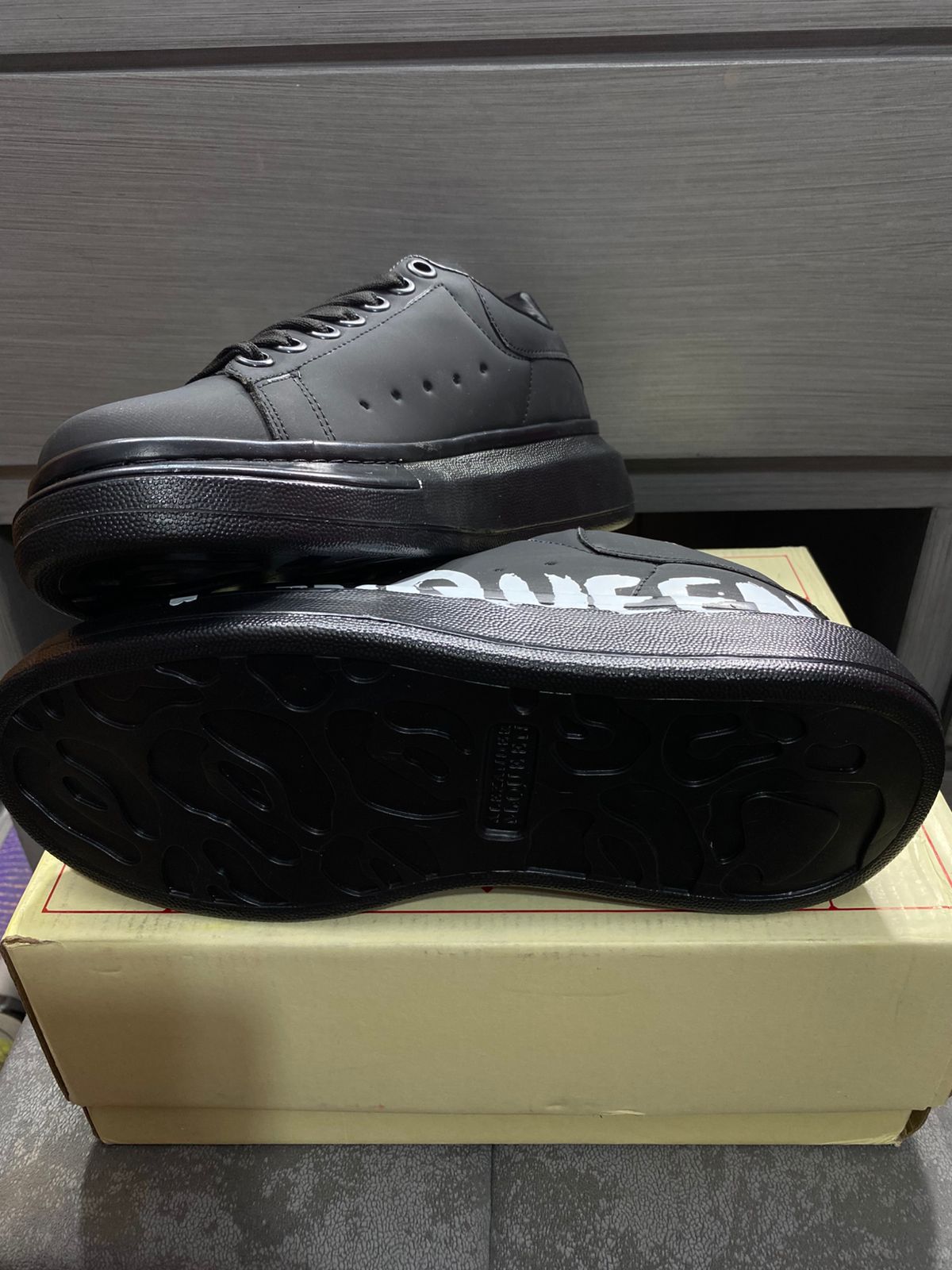 Alexander McQueen Grafitti