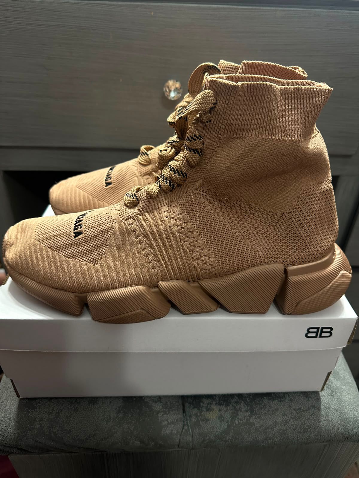 Balenciaga Speed 2.0 beige