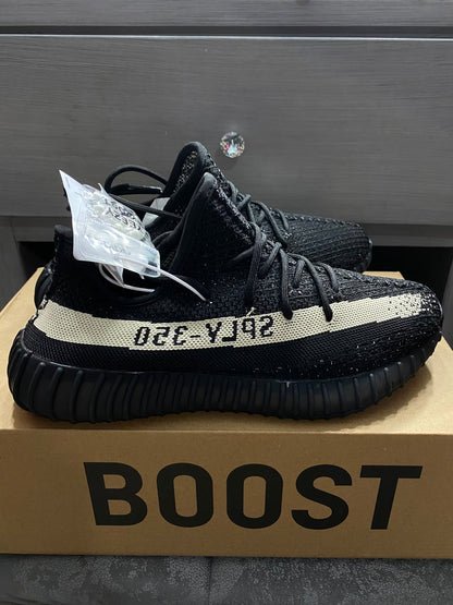 Yeezy 350 v2 Oreo